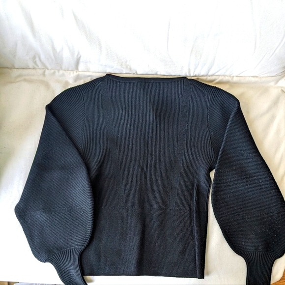 Banana Republic V-neck balloon sleeve sweater - Picture 2 of 3
